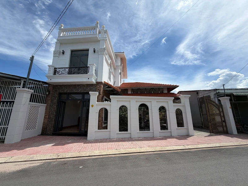 Bán nhà lầu sân vườn 294m² Tây Ninh