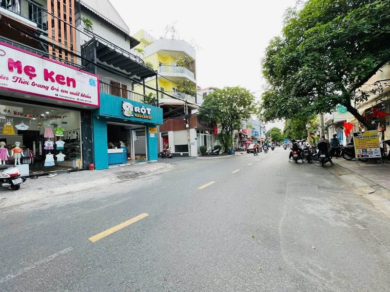 Bán đất mặt tiền Lý Văn Lâm 3.673m² Phường 1 Cà Mau 9 tỷ ngang41m