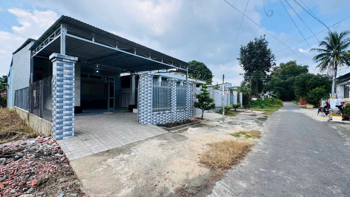 Bán nhà mặt tiền 3 phòng ngủ 100m² Bình Tân 1,55 tỷ - Ảnh thu nhỏ 2