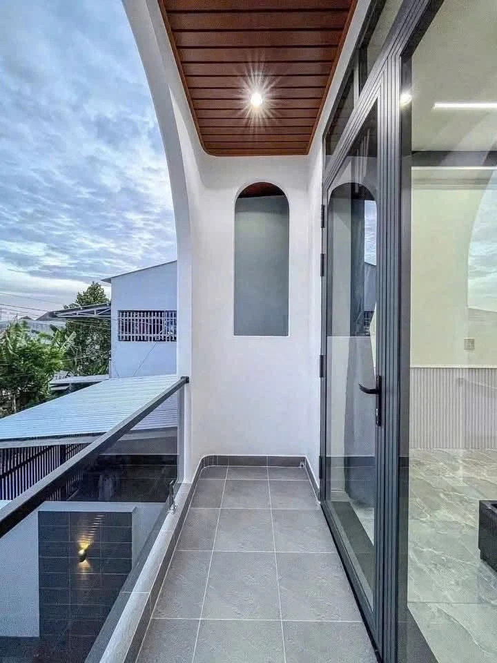 Bán nhà 1 trệt 1 lầu 90m2 gần KDL Bửu Long, Biên Hòa, tặng full nội thất - Ảnh thu nhỏ 3