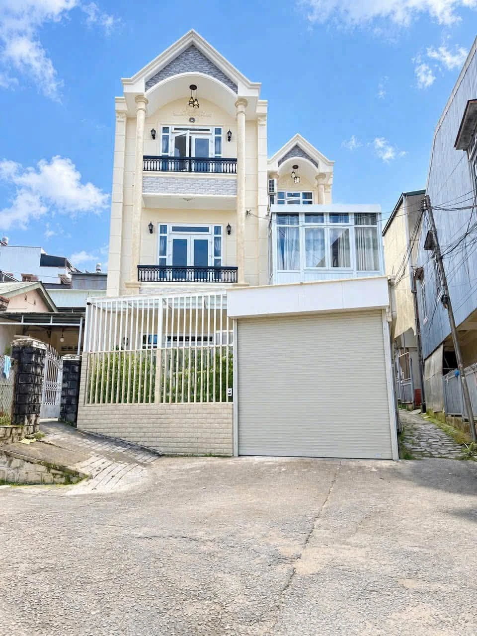 Bán nhà Nguyễn Lương Bằng, Đà Lạt, 146.8m2, 5 phòng, view công viên - Ảnh 1