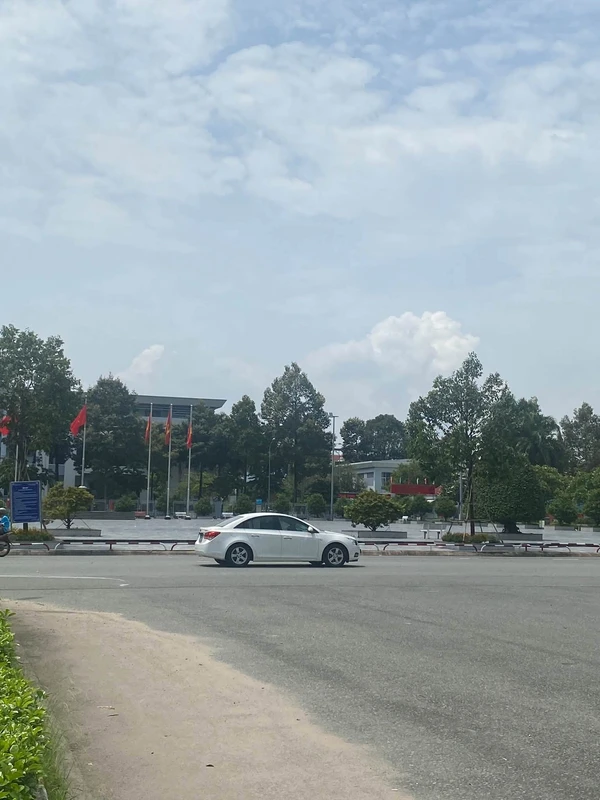 Bán nhà 3 tầng mặt tiền 18m Dĩ An 9 tỷ