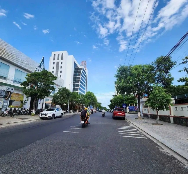 Bán nhà mặt tiền Tôn Thất Tùng Nha Trang, 162m², 21 tỷ