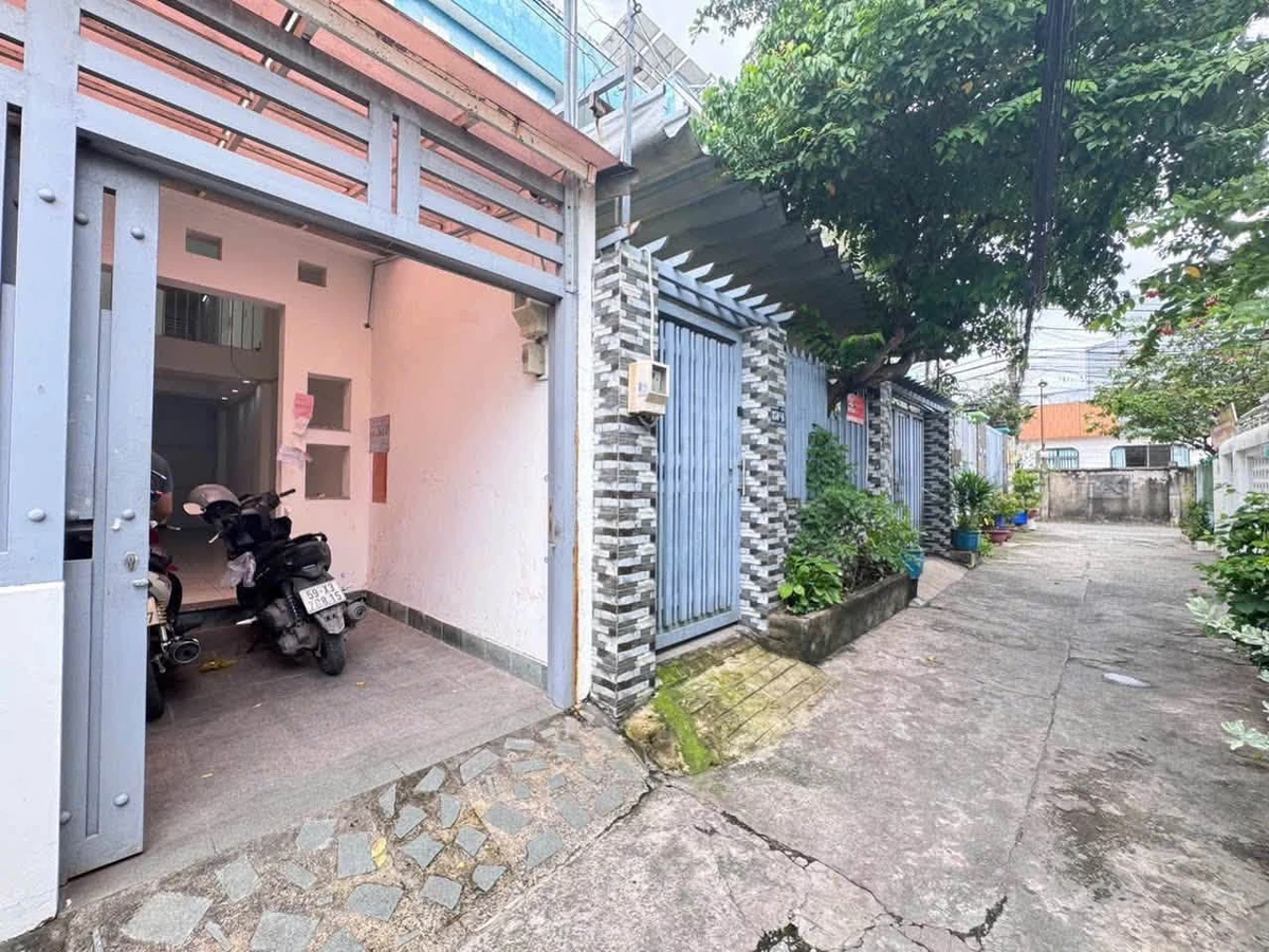 Bán nhà 2 tầng 105m2, 2 mặt hẻm xe hơi trước sau, Hiệp Phú, Quận 9 - Ảnh 1