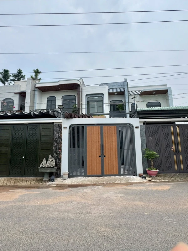 Nhà mặt tiền kinh doanh 4 phòng ngủ 112,5m² Trảng Dài