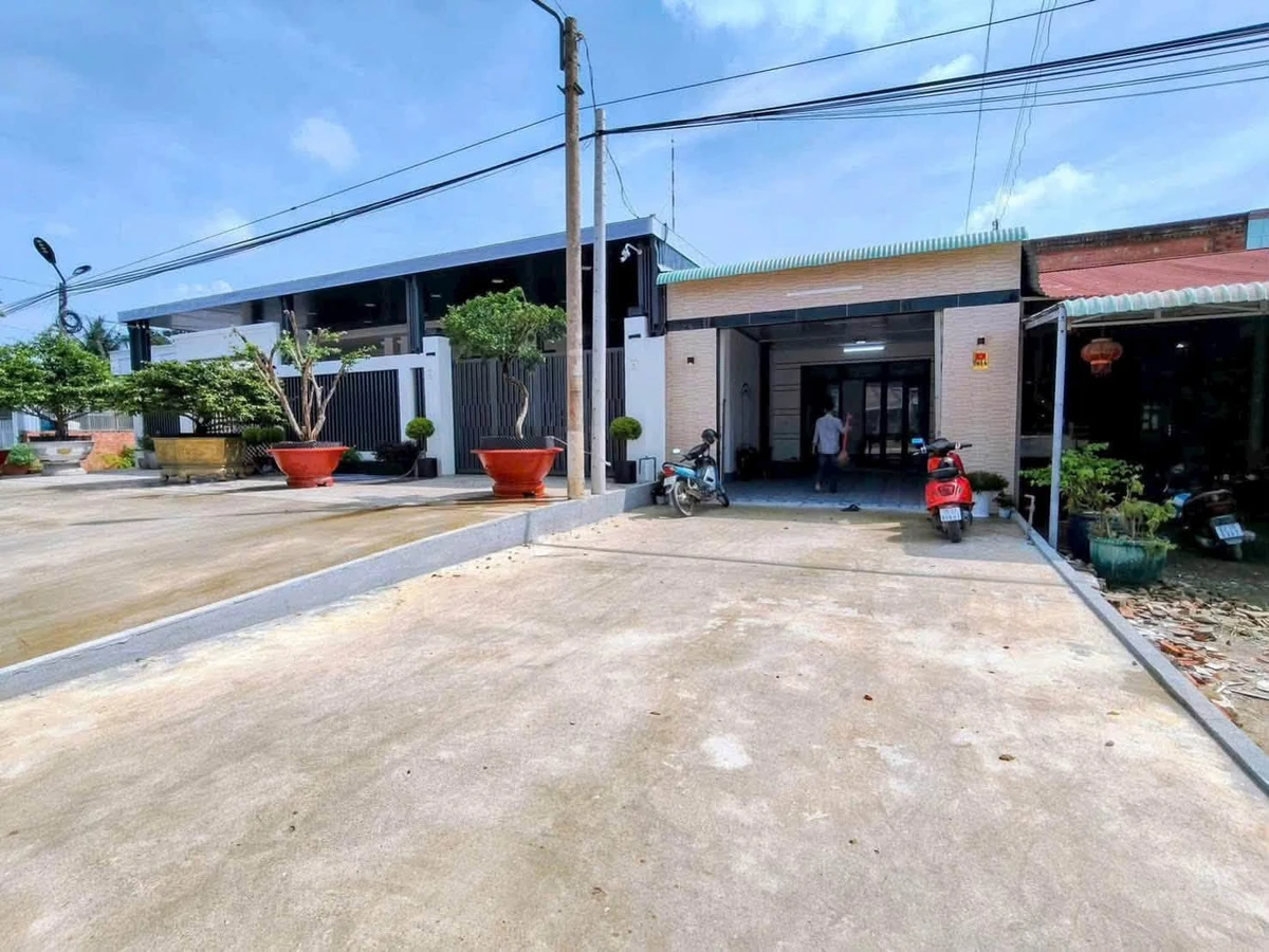 Bán nhà gác lửng 3PN Nguyễn Văn Linh, Long Hòa, Tây Ninh 164m² - Ảnh 1