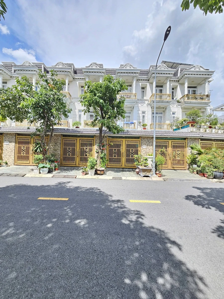 Bán nhà 72m2 KDC Hoàng Hùng, Dĩ An, 6 tỷ 650 - Ảnh 1