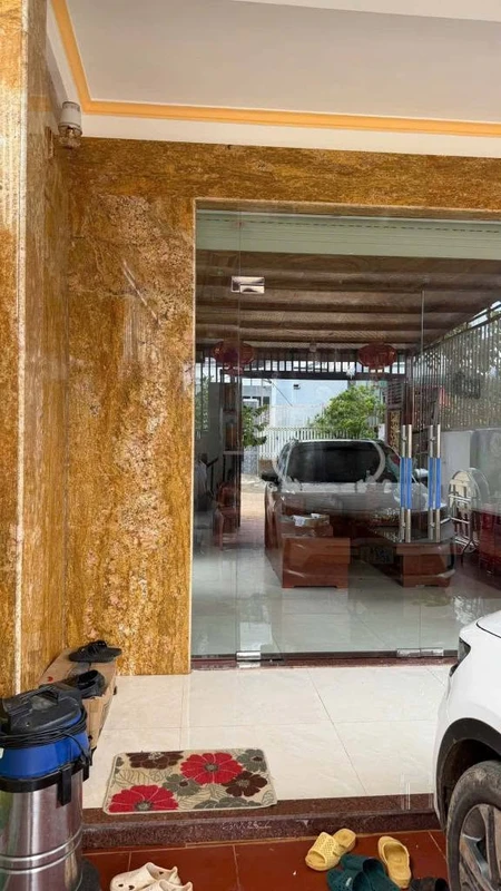 Bán nhà 3 phòng ngủ mặt tiền hẻm Nguyễn Trường Tộ, 181.5m²