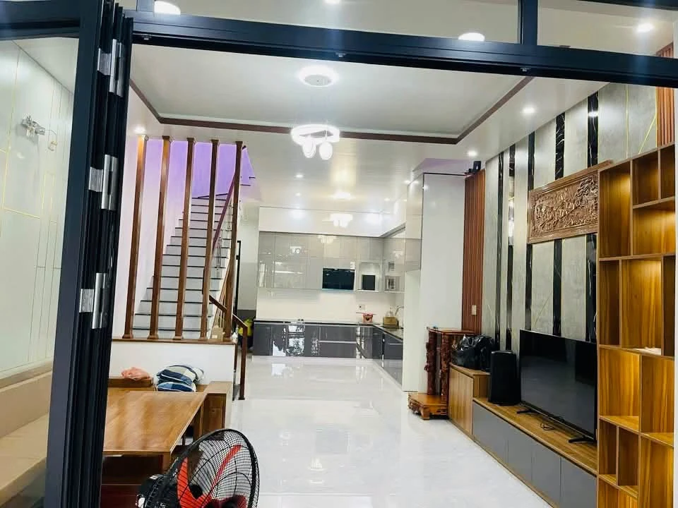 Bán nhà 3 tầng 202m2 Tây Phan Đình Phùng, Quảng Ngãi - Ảnh thu nhỏ 2