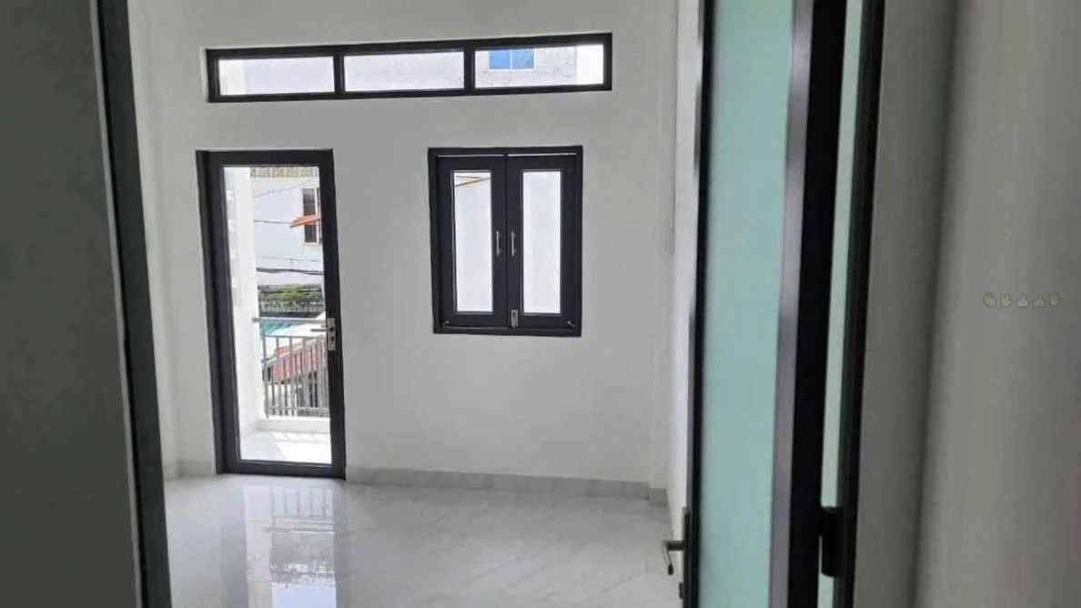 Bán nhà 3PN 60m2 gần Emart Phan Văn Trị, hơn 6 tỷ - Ảnh 1