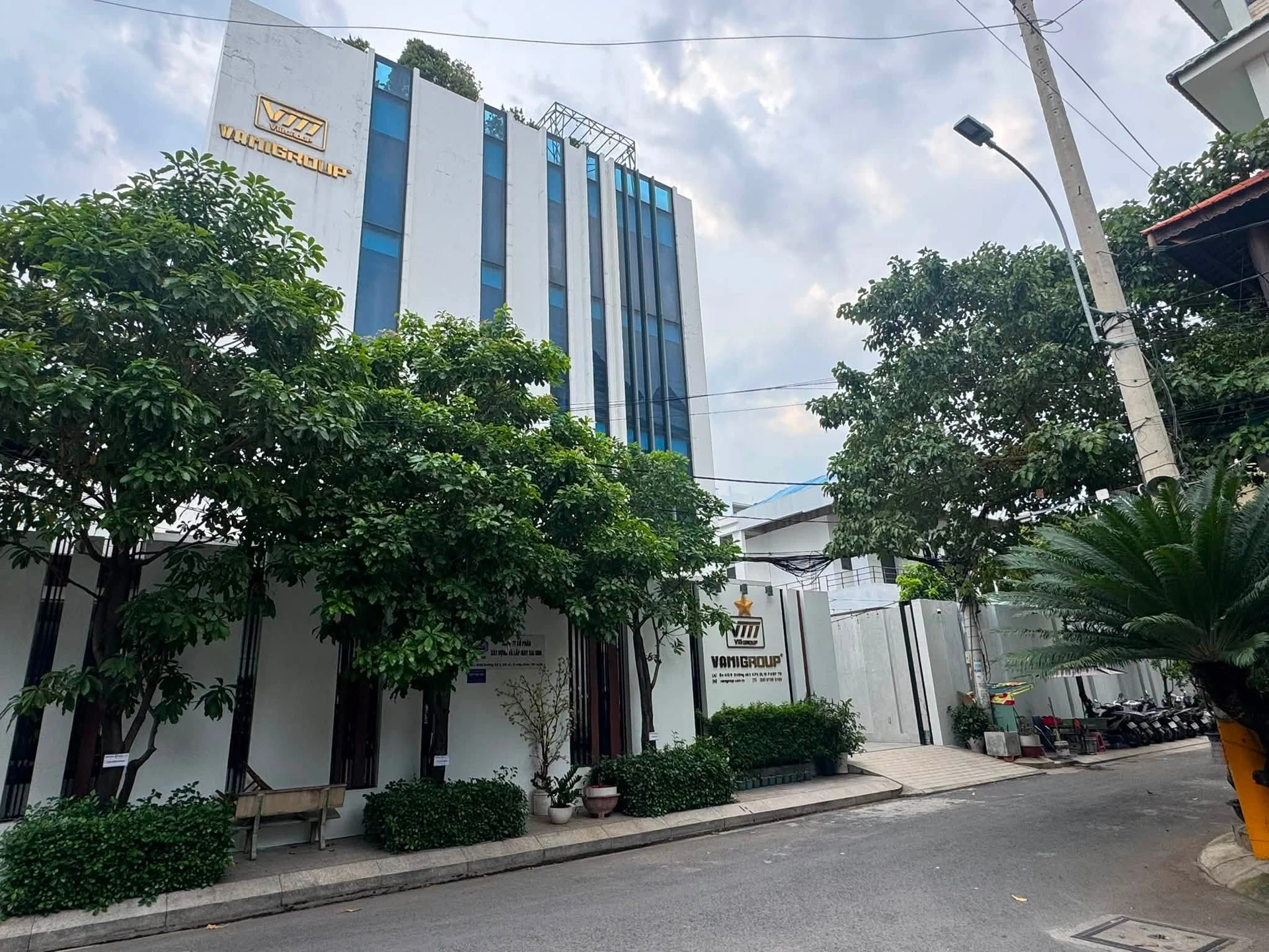 Bán biệt thự 300m2 đường số 3 khu Vạn Phúc, Hiệp Bình Phước, Thủ Đức giá 33,99 tỷ - Ảnh 1