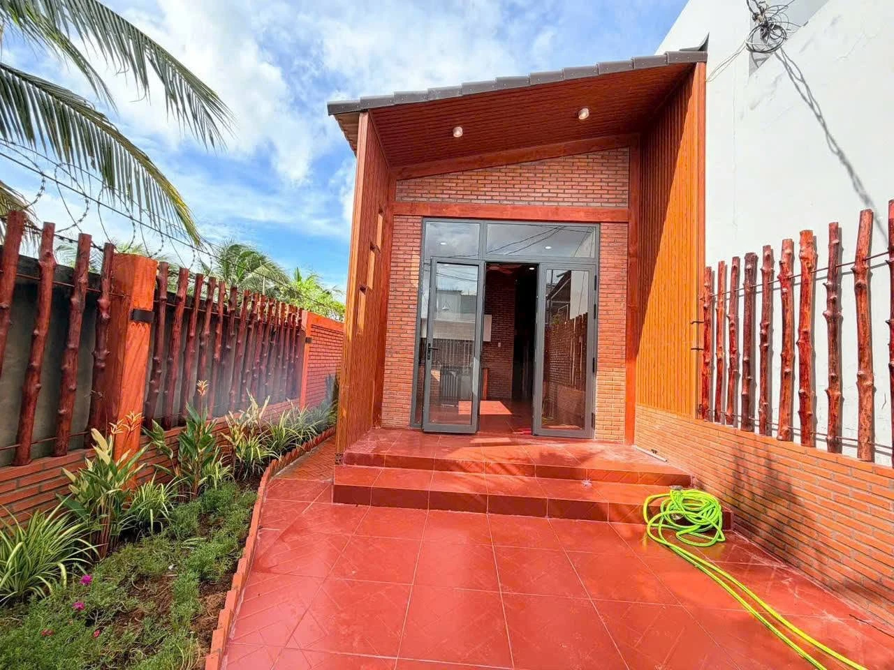 Bán nhà 2 mặt tiền 100m² Quận 1 sang trọng - Ảnh 1