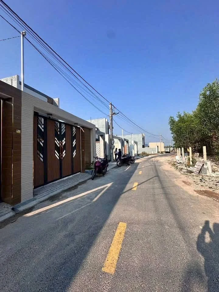 Bán nhà mặt tiền đường nhựa 5x22m, 2 phòng ngủ, Long Mỹ, Xã Phước Hải - Ảnh 1