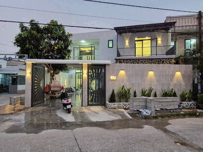 Bán biệt thự góc mặt tiền Hai Bà Trưng, 210m2, Rạch Giá
