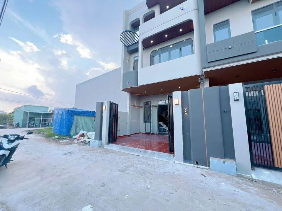 Bán nhà phố 6x20m, 3 phòng ngủ, sổ hồng riêng, giá 2,85 tỷ tại Bình Chánh - Ảnh thu nhỏ 2