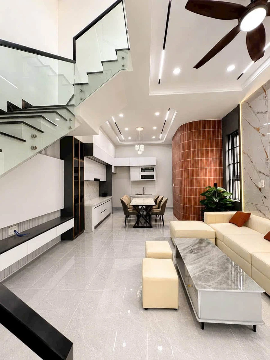 Bán nhà mái Thái 1 trệt 2 lầu 180m² gần chợ Phú Thọ Hóc Môn - Ảnh thu nhỏ 3
