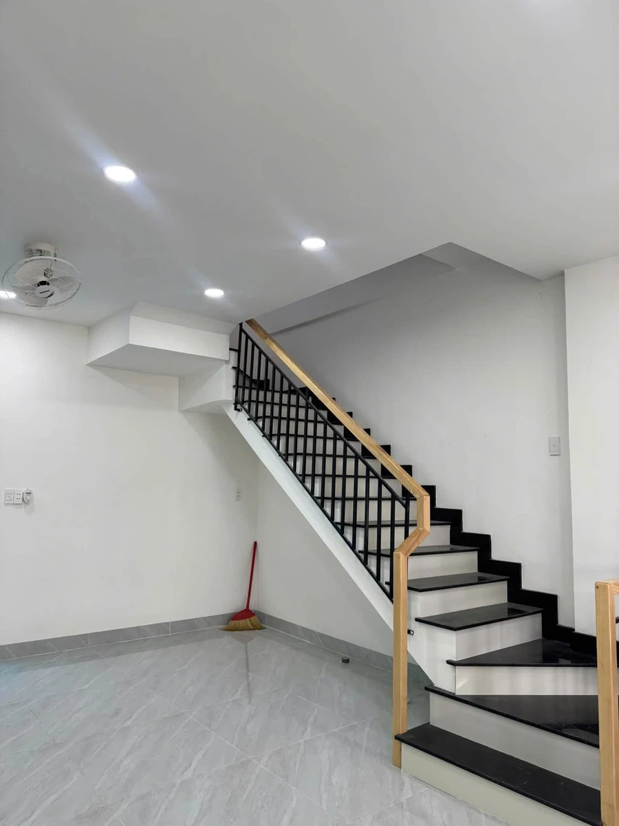 Bán nhà 3 tầng 4PN full nội thất, 5x14m, 3,45 tỷ, sát ĐT743, An Phú (Thuận An cũ) - Ảnh thu nhỏ 2