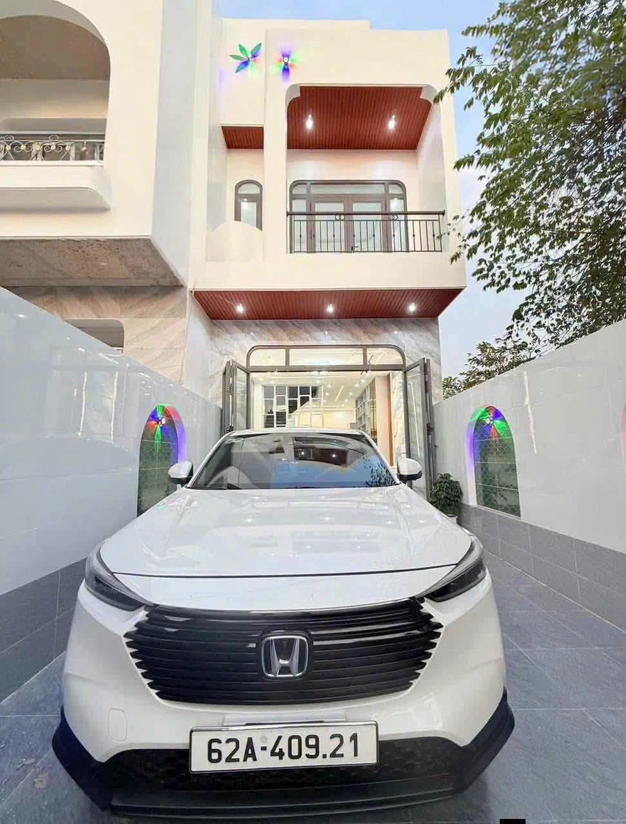 Bán nhà lầu 4PN, 158m² tại Cần Giuộc, Tây Ninh - 3 tỷ 300 - Ảnh 1