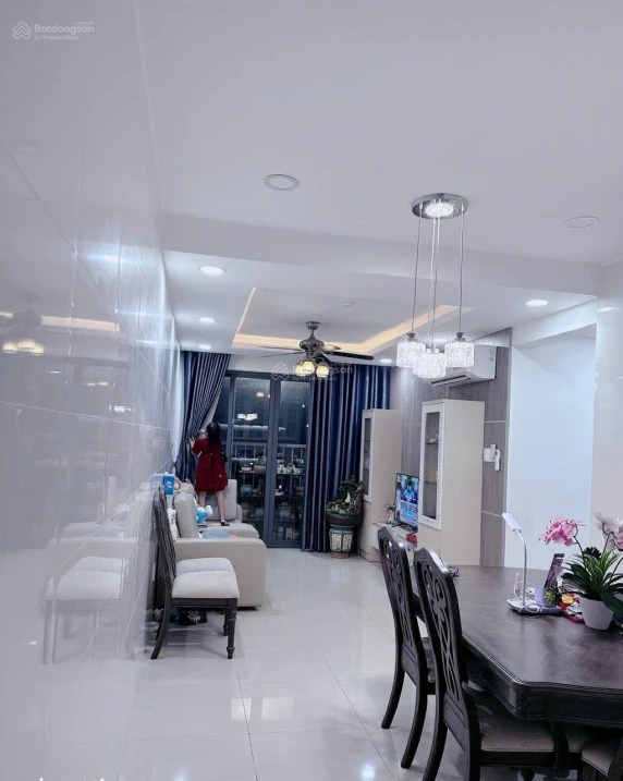 Bán căn góc 2 ban công, chỉ 2 tỷ 800, full nội thất đẹp, view không bị chắn. 0901 018 ***