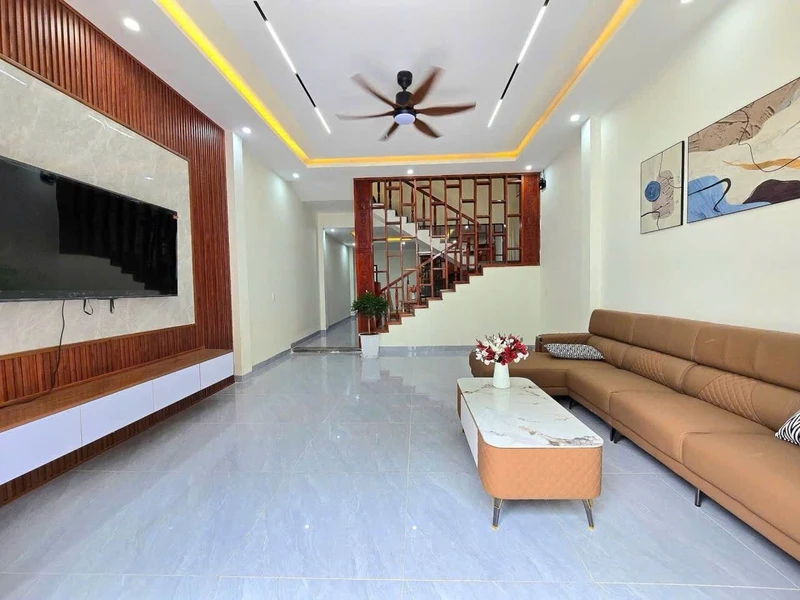 Bán nhà mặt tiền 100m² Long Khánh, 3PN 2 tỷ 300 triệu 1ty835