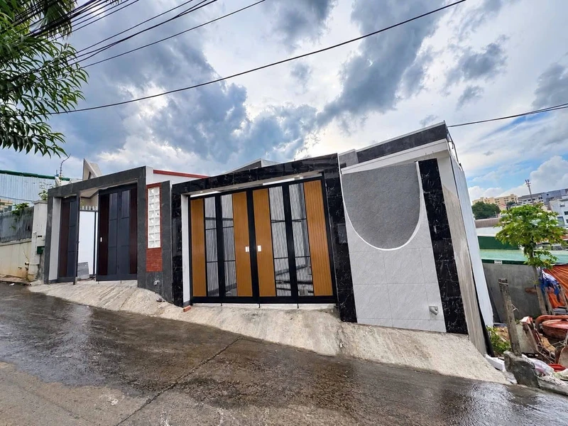 Bán nhà liền kề mới xây hẻm 11 AmaSa, Buôn Ma Thuột, 3 phòng ngủ, giá 3,55 tỷ