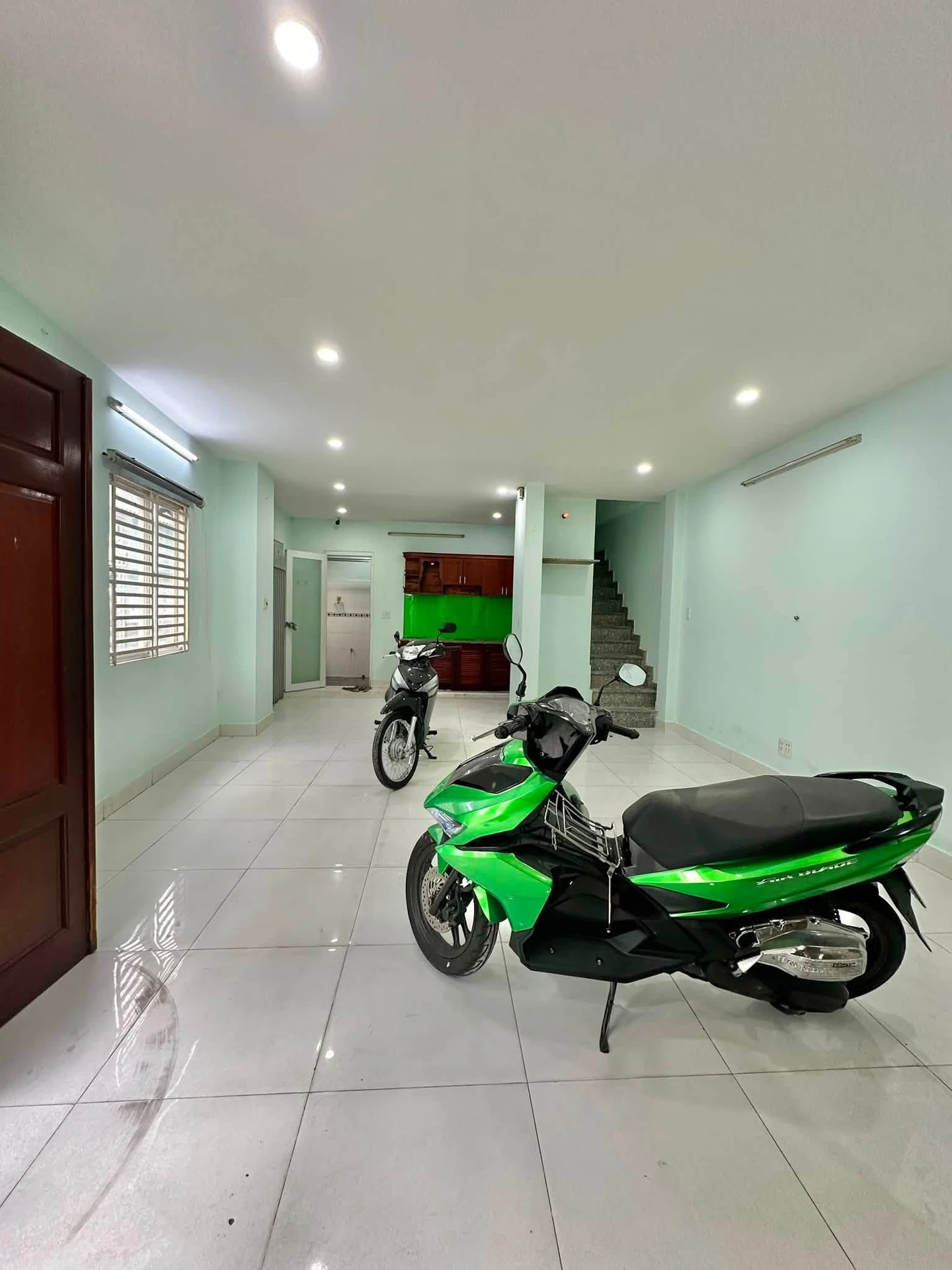 Bán nhà mặt tiền đường Nguyễn Ngọc Lộc, Quận 10, 70m2, 2 tầng 3PN, giá 7,5 tỷ - Ảnh 1