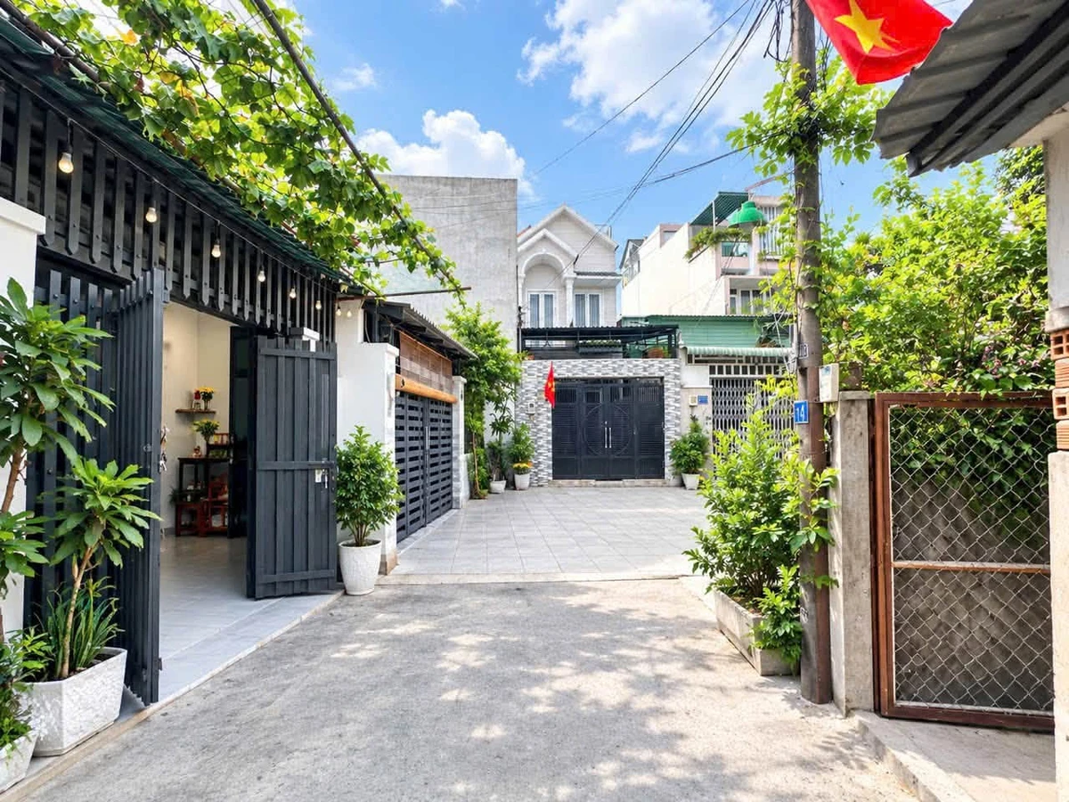 Bán nhà 62m² ngang 5m, trệt + gác lửng, 3 phòng ngủ, hẻm xe hơi gần chợ đầu mối Thủ Đức - Ảnh 1