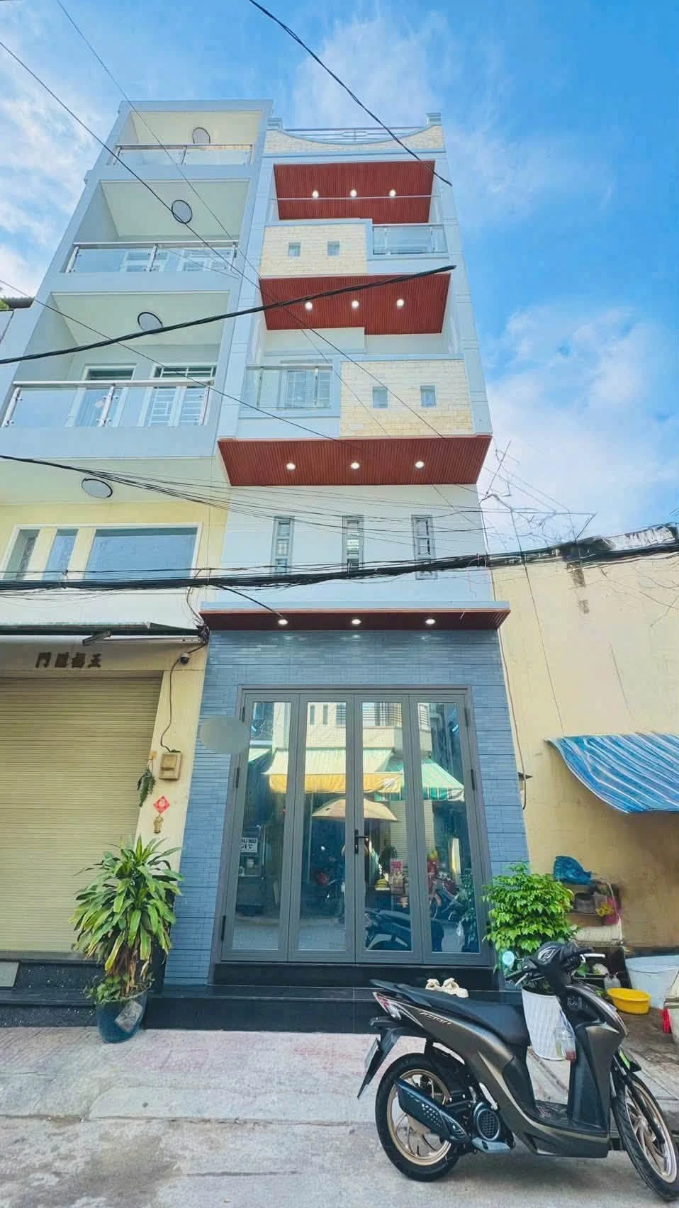 Bán nhà hẻm xe hơi đường Lạc Long Quân Quận 11, 80m2, 4 tầng, 3PN, giá 4,75 tỷ - Ảnh 1