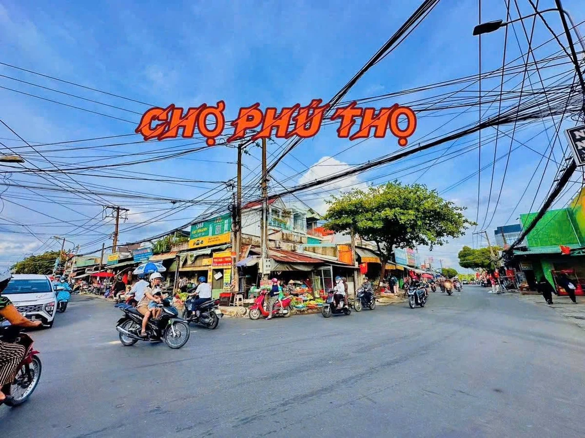 Bán nhà 2 lầu 4PN 68m² gần Chợ Phú Thọ, Đồng Nai - Ảnh 1