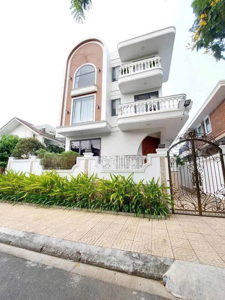 Bán biệt thự 6PN 180m² gần biển Nha Trang, 22,5 tỷ - Ảnh 1