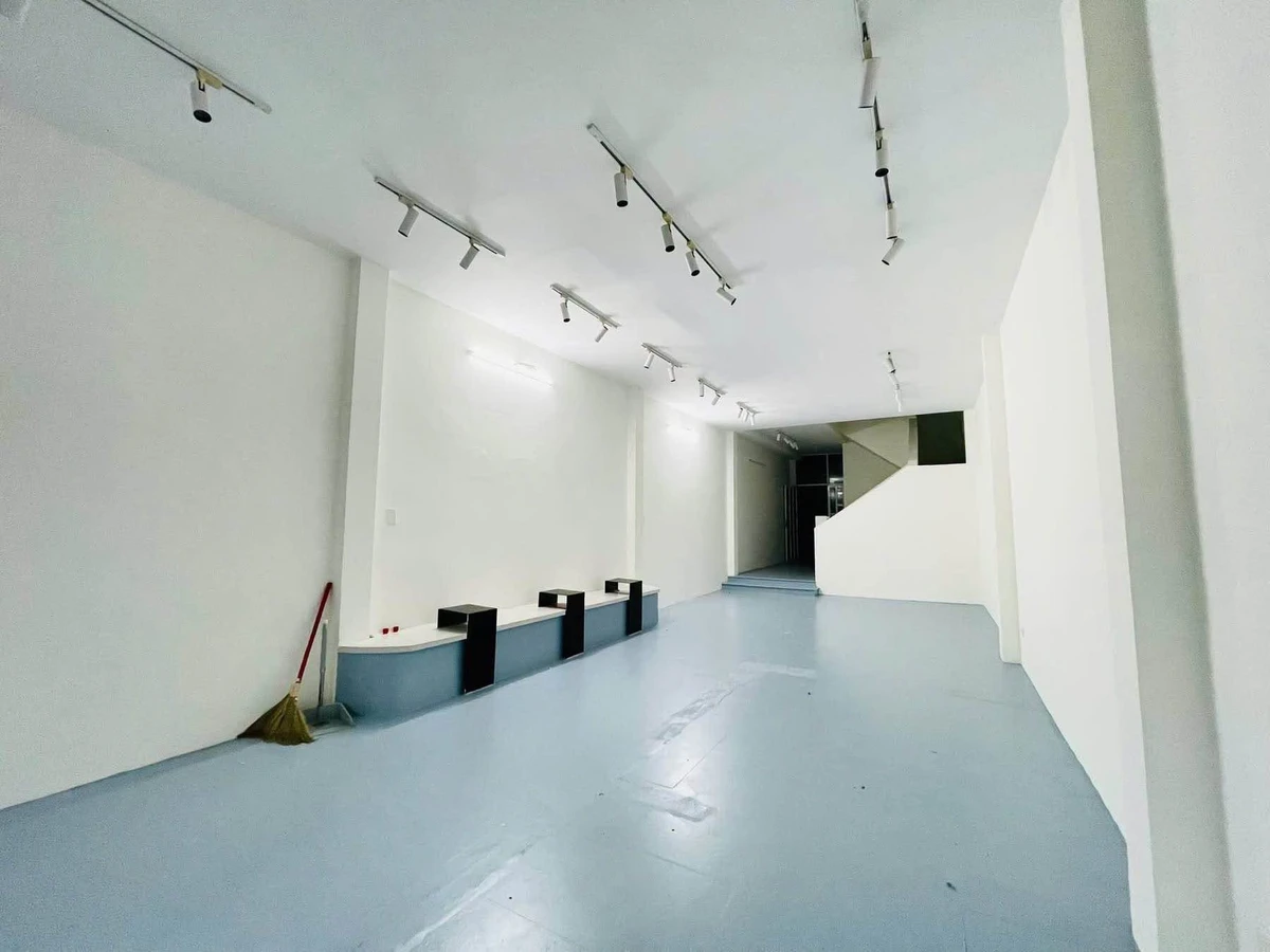 Cho thuê nhà 4 tầng mặt tiền đường Nguyễn Văn Linh, Hải Châu, Đà Nẵng, 100m2, 45 triệu/tháng - Ảnh 1