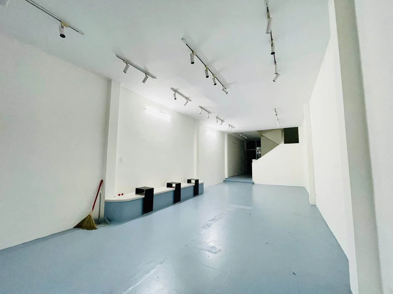 Cho thuê nhà 4 tầng mặt tiền đường Nguyễn Văn Linh, Hải Châu, Đà Nẵng, 100m2, 45 triệu/tháng