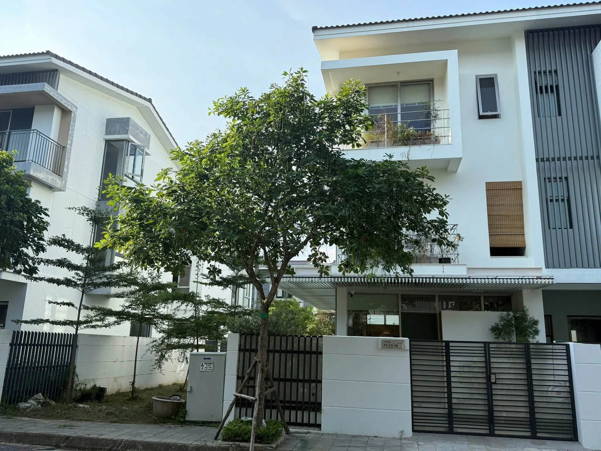 Bán nhà góc 105m² 3 tầng VSIP, giá 5 tỷ - Ảnh 1
