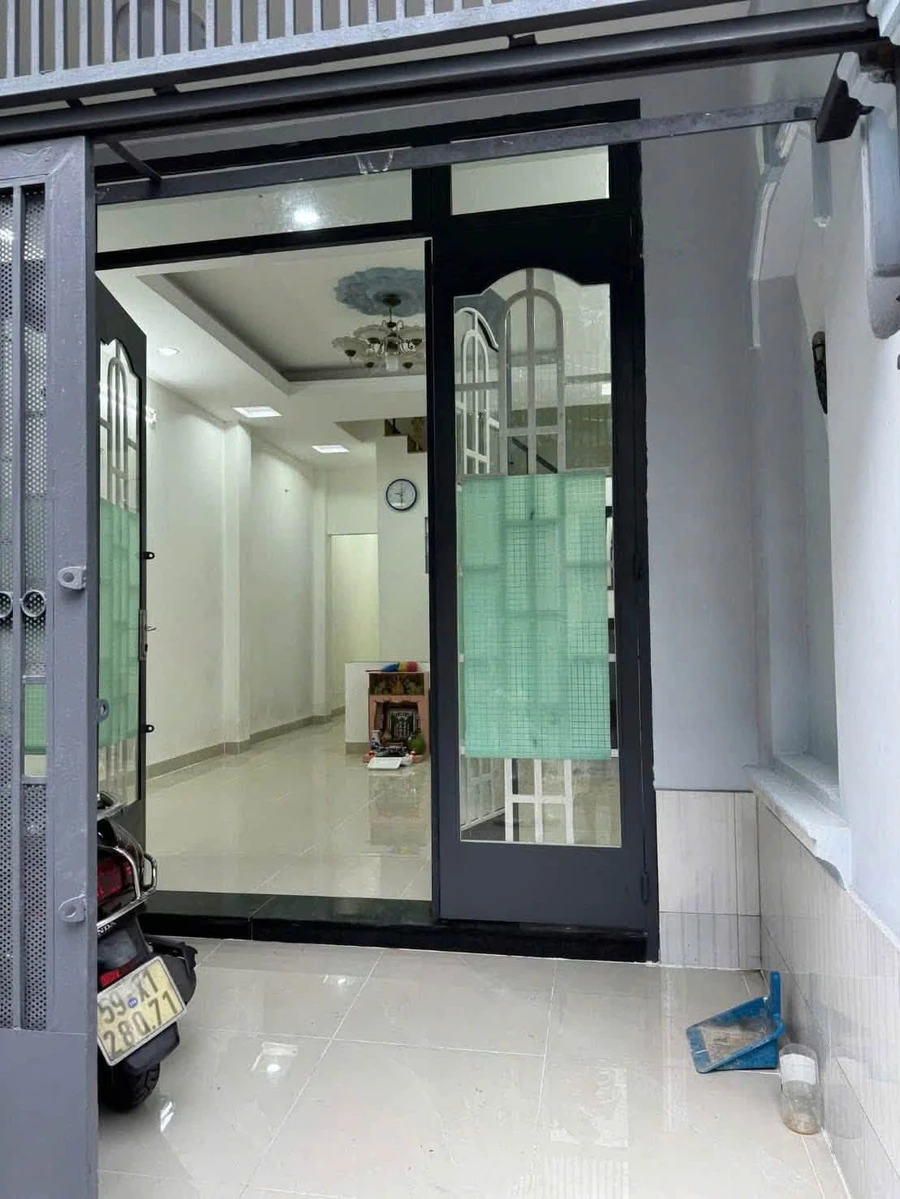 Cho thuê nhà nguyên căn 1 trệt 1 lầu 4x15m, 3PN, đường Phạm Hùng, gần siêu thị Satra - Ảnh thu nhỏ 2