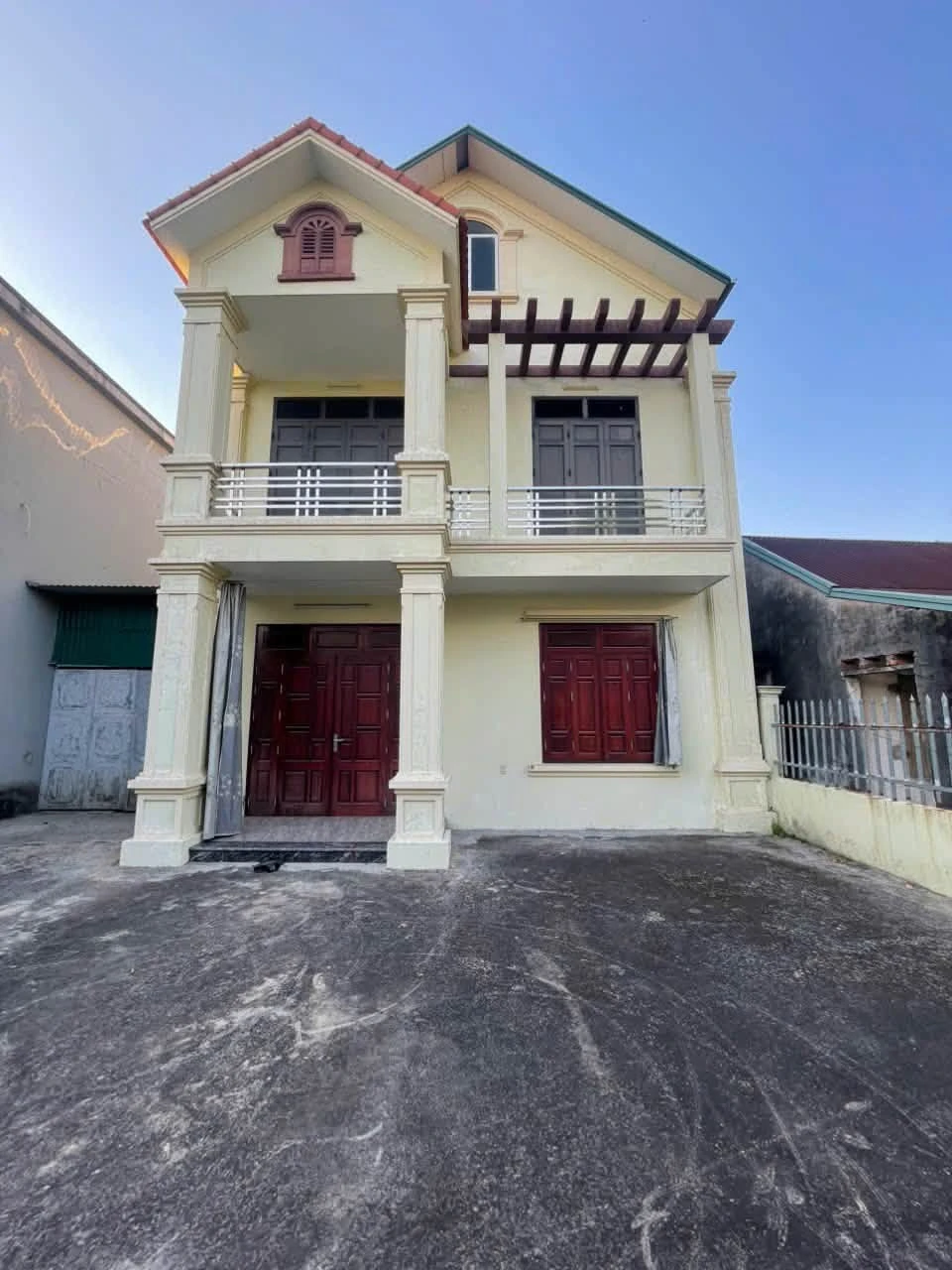 Bán biệt thự 2 tầng mái Thái 300m² hơn 2 tỷ, Thống Nhất - Ảnh 1