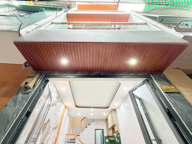 Bán nhà hẻm Lạc Long Quân, 72.6m², Quận 11