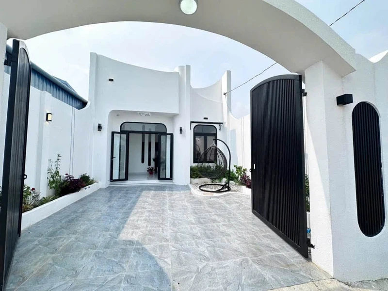 Bán nhà mới xây 105m2 full nội thất 2 phòng ngủ gần ga Lê Duẩn, Phong Nẫm, Phan Thiết
