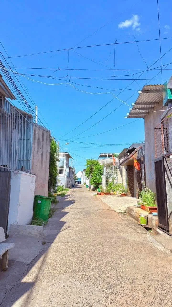 Bán dãy trọ 14 phòng hẻm 70 Y Wang sau ĐH Tây Nguyên, 297m2, giá 6,9 tỷ - Ảnh 1