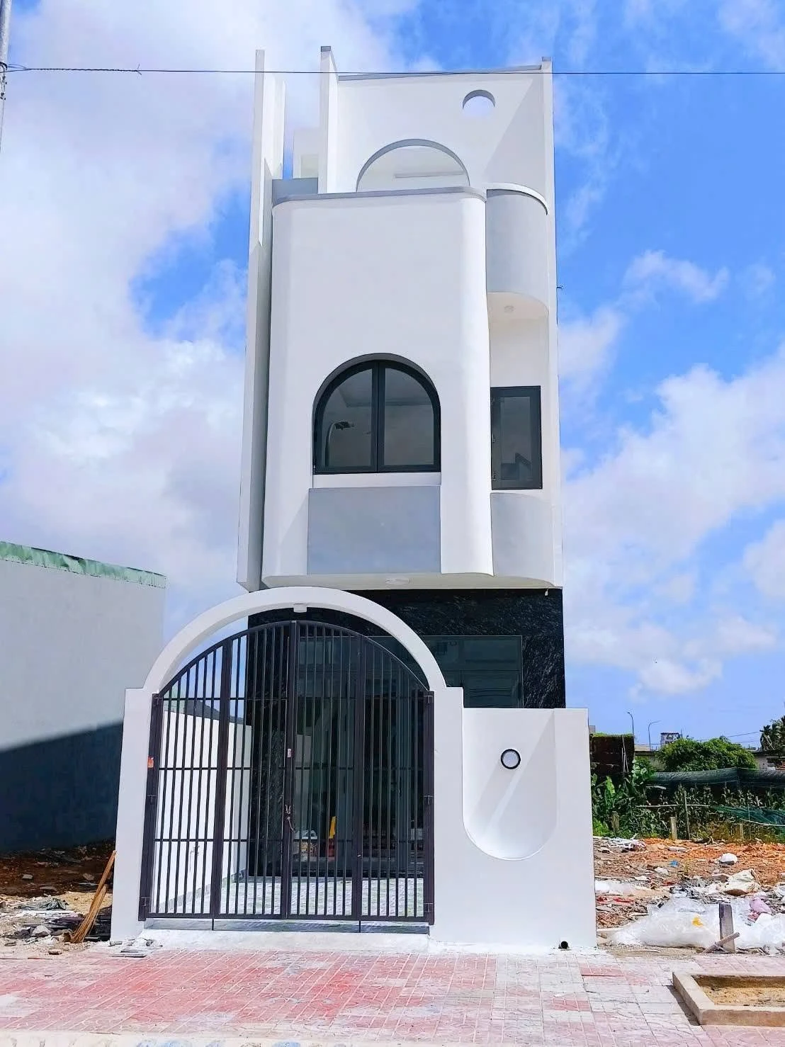 Bán nhà phố 3 tầng 74m² mặt tiền Nhà Bè 3.69 tỷ - Ảnh 1