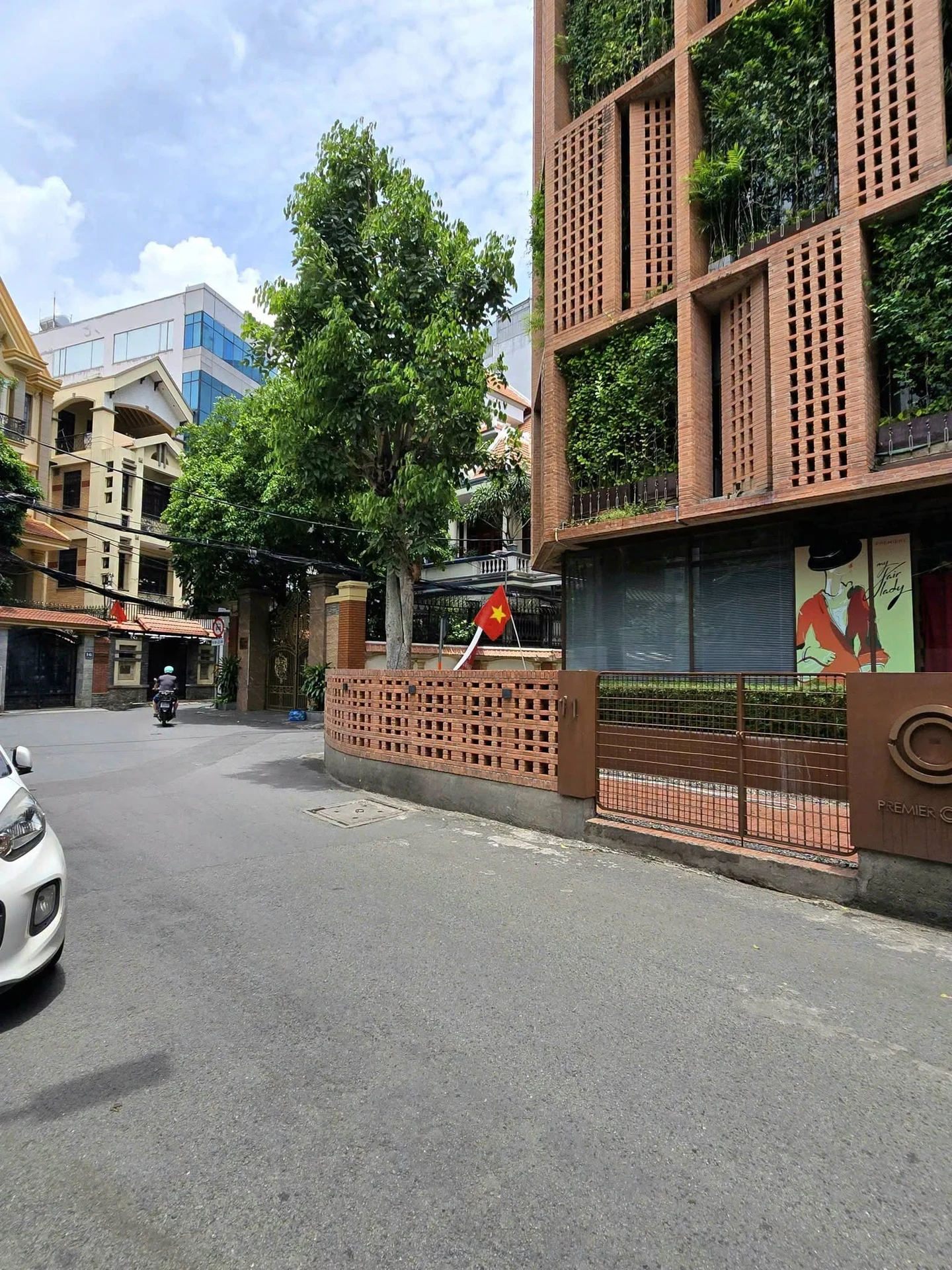 Bán biệt thự 158m2 nở hậu, 4 tầng 8 phòng, hẻm xe hơi đường Trường Sơn, Phường 4, Tân Bình - Ảnh 1