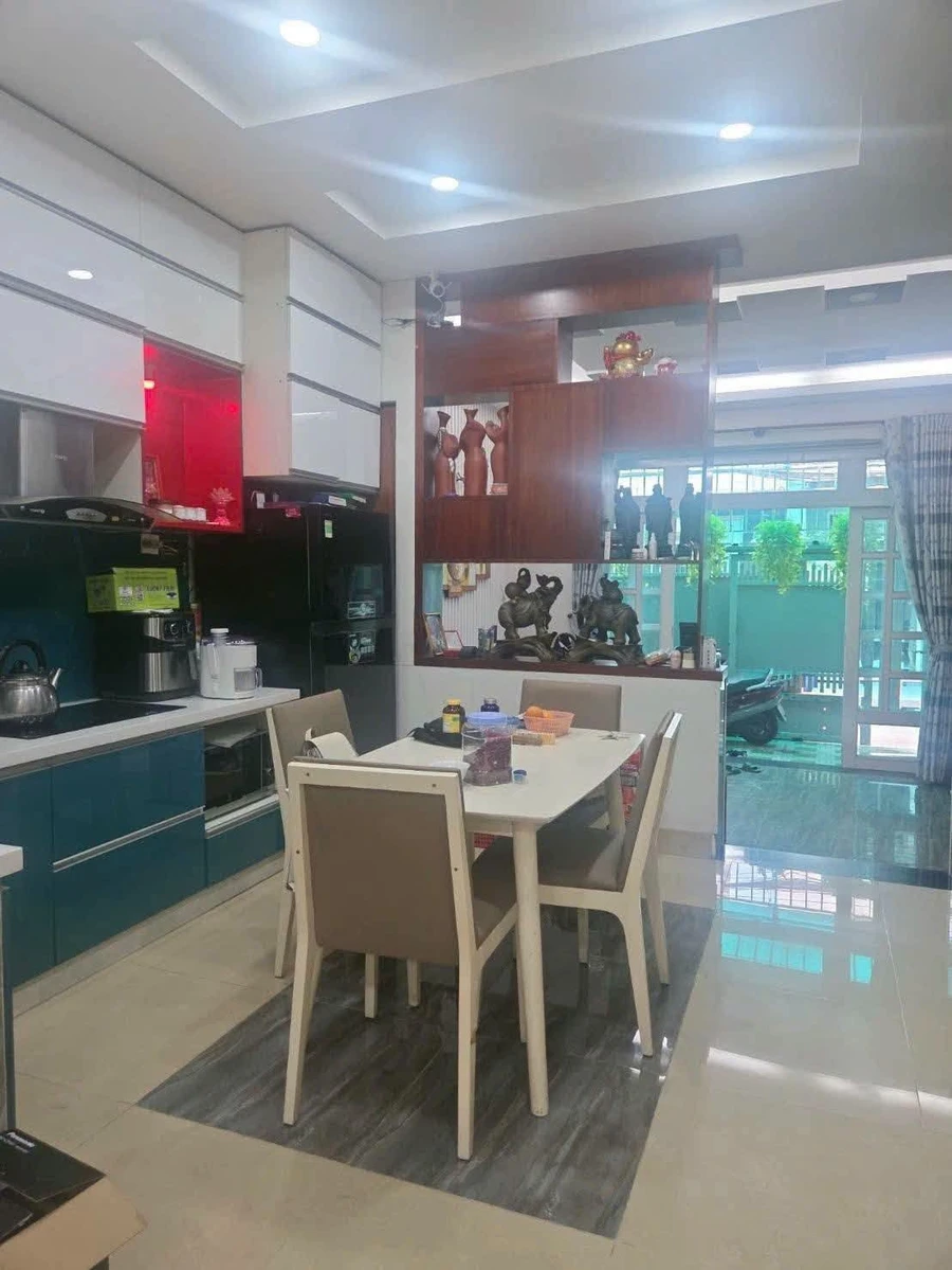 Bán nhà 3 tầng hẻm 4m Lạc Long Quân, 4.5x15m, giá 8.4 tỷ - Ảnh thu nhỏ 2