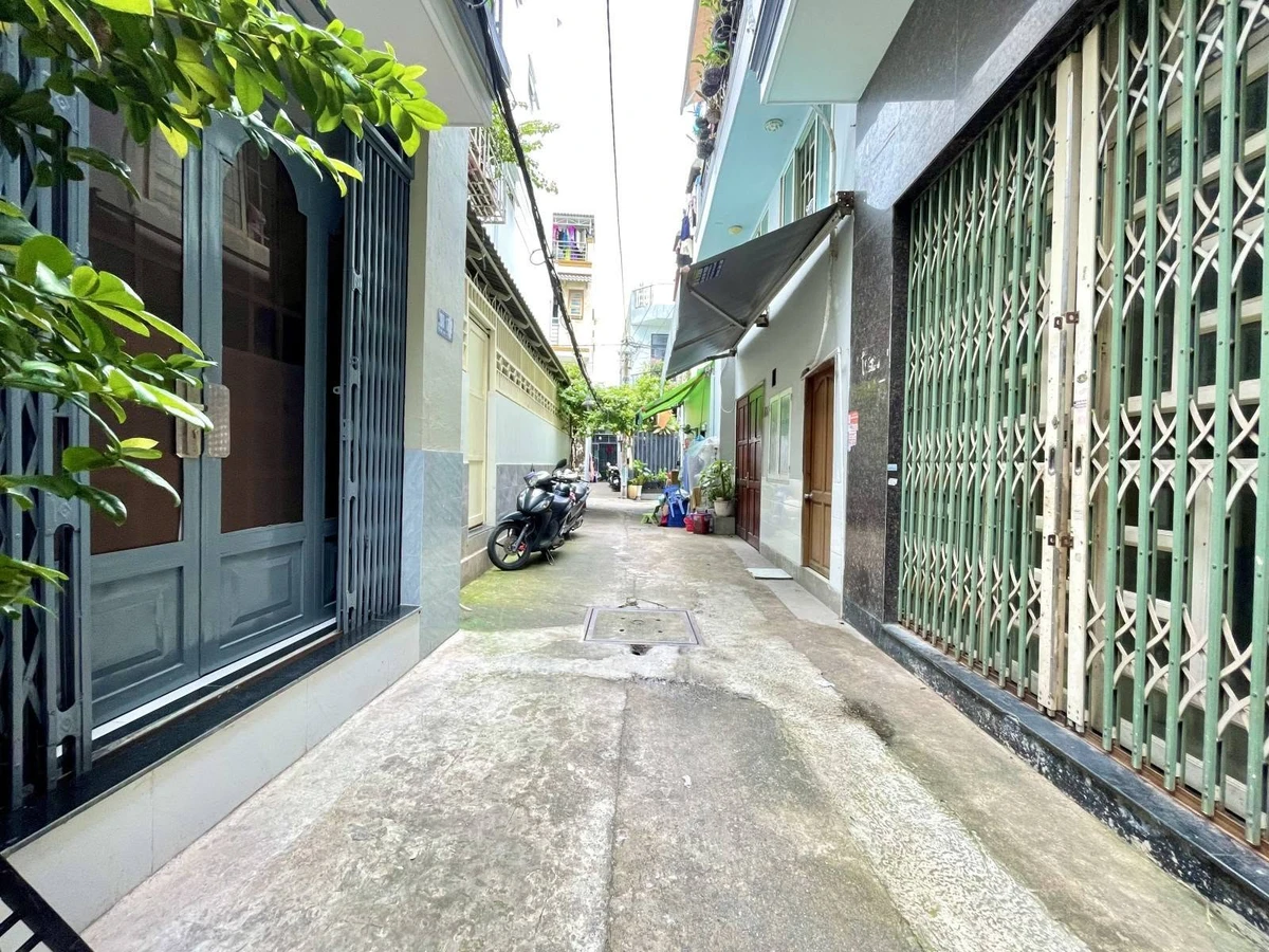 Bán nhà hẻm 4.2x10m giá 5,95 tỷ sát Quận 1, TP.HCM - Ảnh thu nhỏ 2