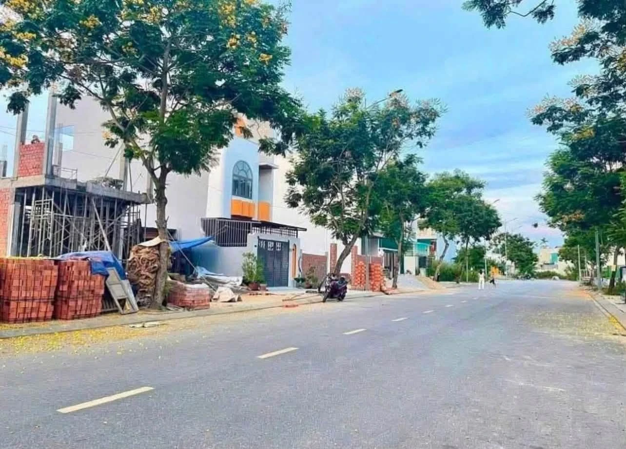 Bán lô đất mặt tiền Lý Thái Tổ 100m² Quảng Ngãi - Ảnh 1