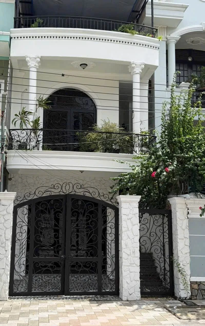 Bán nhà lầu 3 tầng 100m2 Lê Quý Đôn, Phan Thiết - Ảnh 1