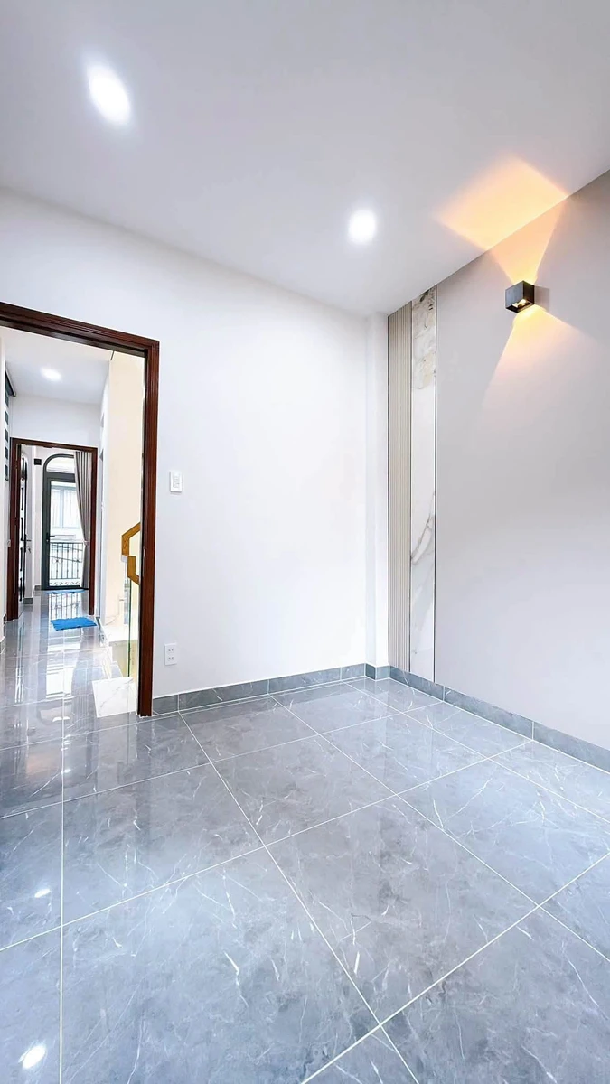 Bán nhà hẻm xe hơi lô góc 1 trệt 2 lầu 34,2m2, 4PN, Khánh Hội Quận 4, giá 8,899 tỷ - Ảnh thu nhỏ 4