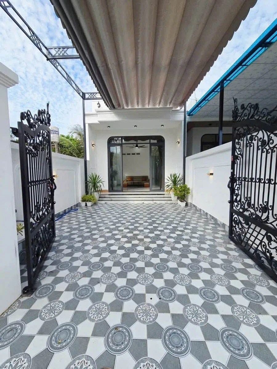 Bán nhà tân cổ điển 5x29m, 3 phòng ngủ, hẻm 40 Nguyễn Văn Linh, Phường Long Hoa, Tây Ninh - Ảnh thu nhỏ 2