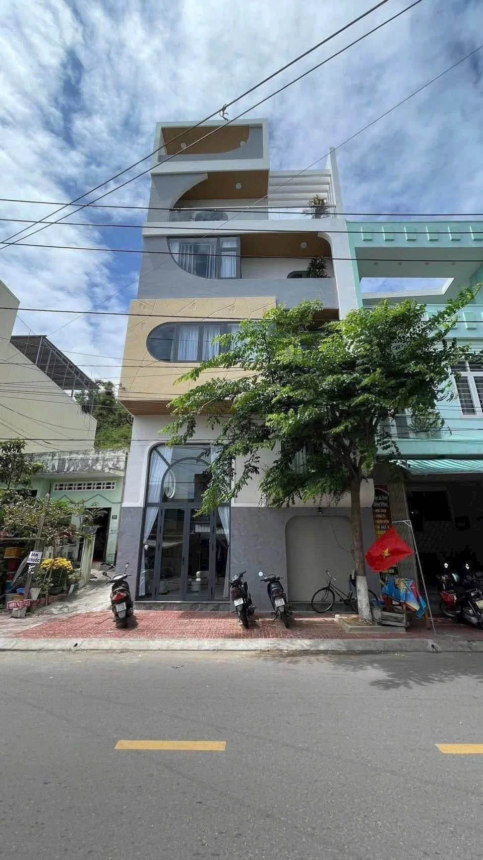 Bán nhà 4 phòng ngủ 54m2 mặt tiền Hoàng Văn Thụ Quy Nhơn 7,3 tỷ - Ảnh 1