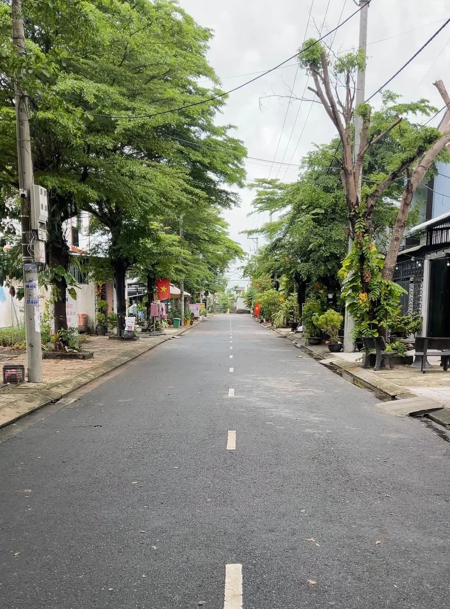 Bán lô đất 4.5x18m giá 2 tỷ gần chợ Điện Ngọc, cách FPT 2km - Ảnh 1