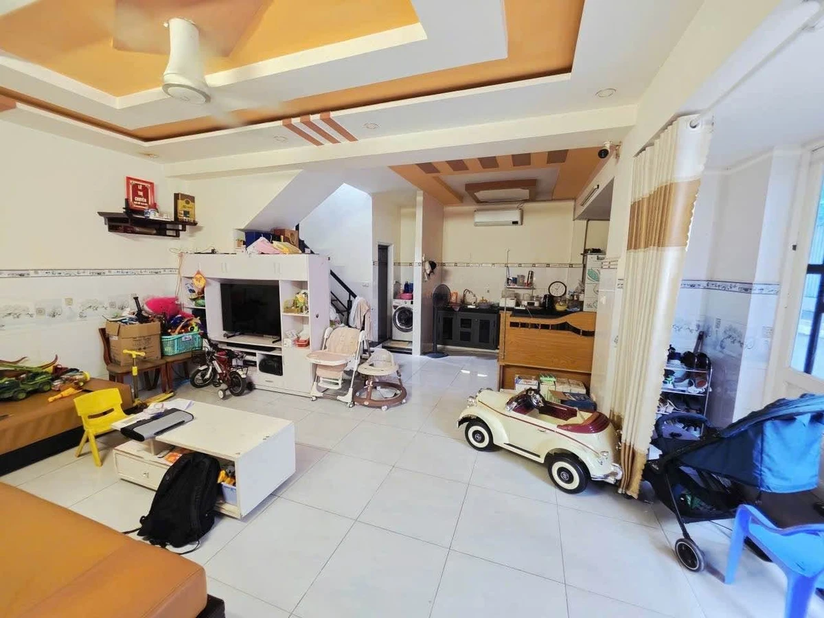 Bán nhà 2 tầng 61m², ngang 10m, hẻm ô tô gần chợ đầu mối Thủ Đức, giá 5,5 tỷ - Ảnh thu nhỏ 3