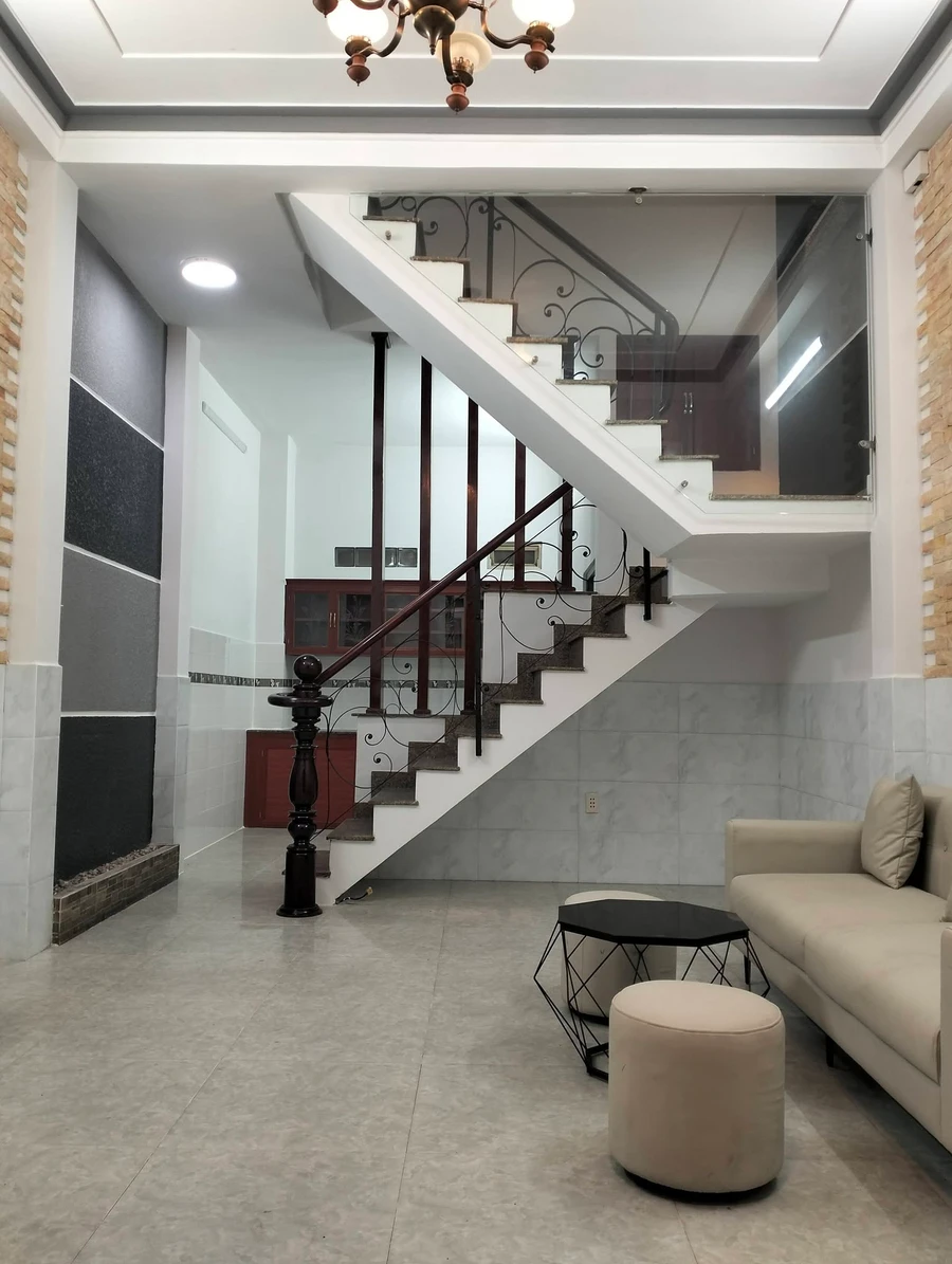 Bán nhà phố 40m2 mặt tiền Lê Văn Quới Quận 7 - Ảnh 1